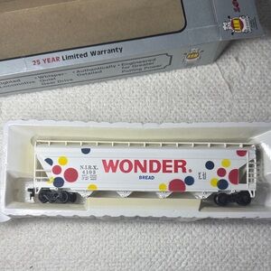 AHM Wonder Bread Center Flow Hopper HO Scale Train Car (New)